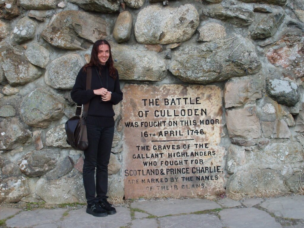 Angélique Olivia en Écosse, sur le site de la bataille de Culloden